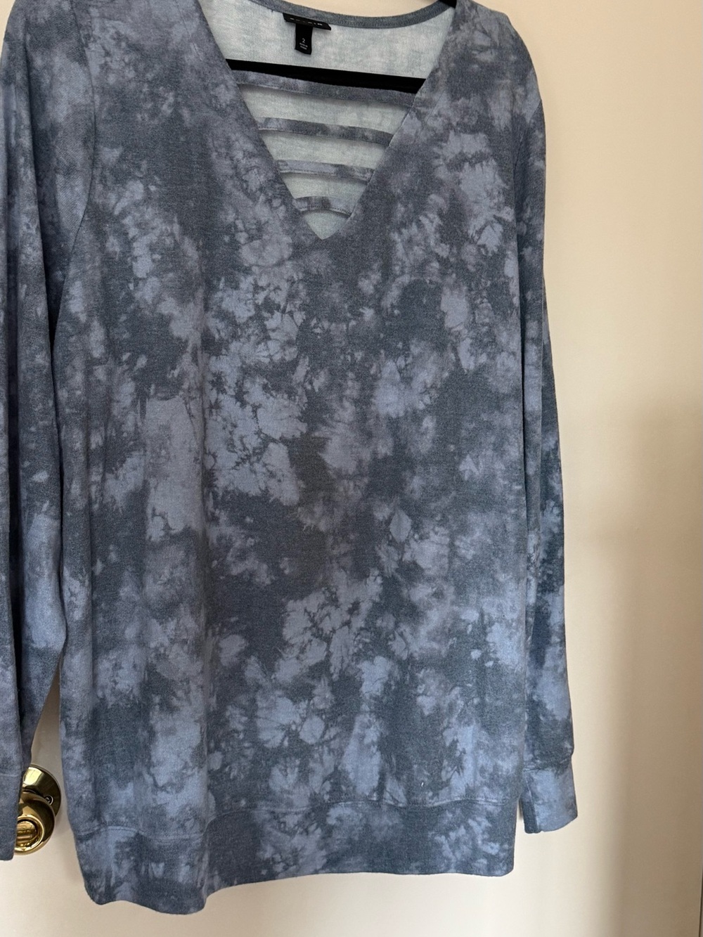 torrid Gray Tie-Dye V-Neck Sweatshirt with Ladder in the Front